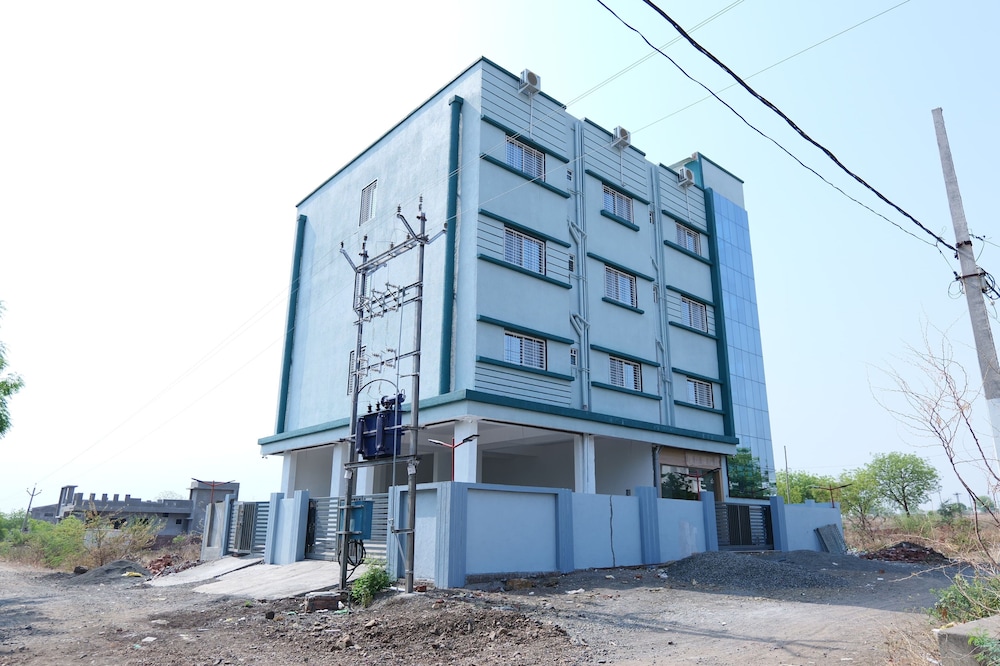 Hotel Pearl in Akalkot, India