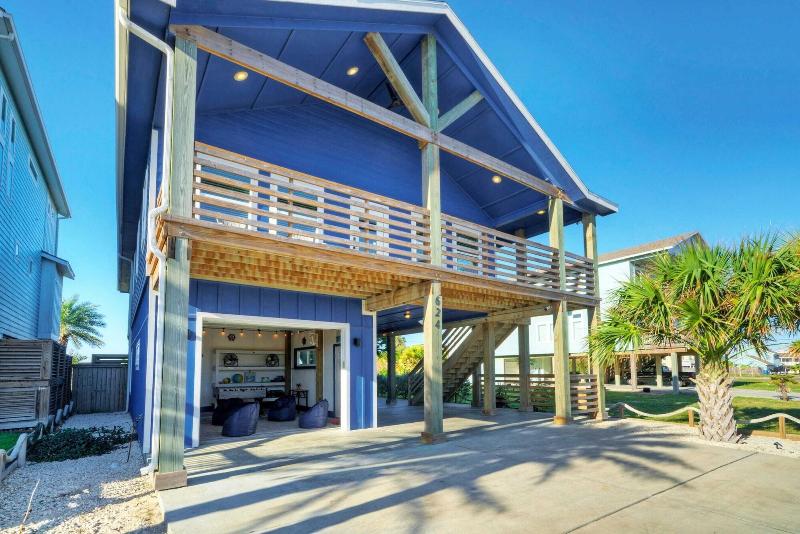 Private Pool Retreat Walk to Beach 2 Living Spaces Game Room for Groups - photo 2