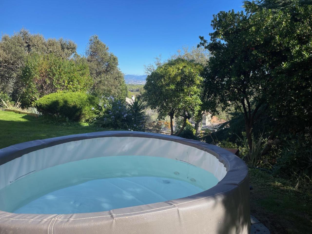Domaine Des Tuilieres Avec Jacuzzi — Vallauris