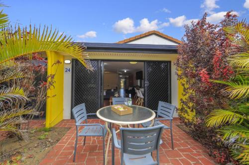 Villa 24 — 4-Star Luxury Hotel in Elliott Heads, Australia