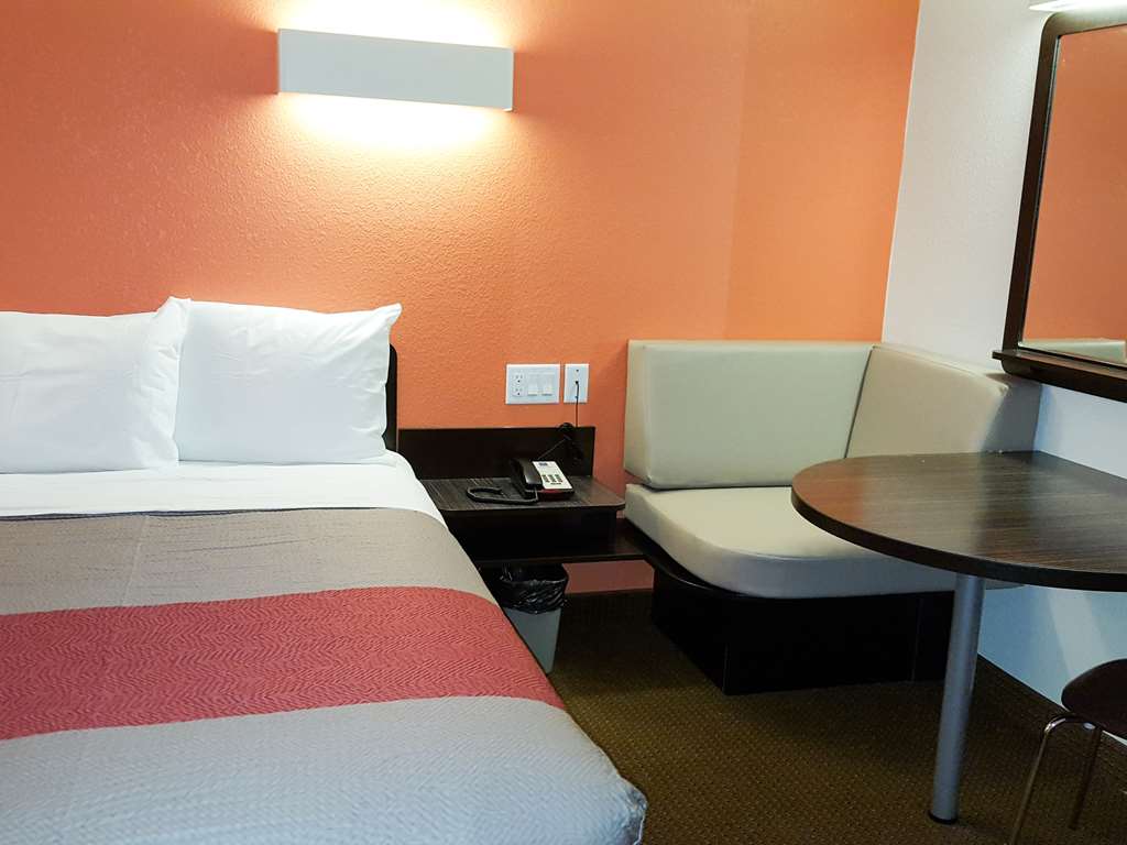 Motel 6 Erie PA - photo 11