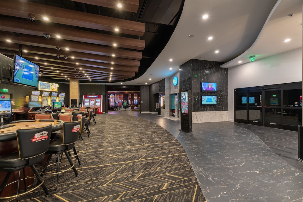 DoubleTree by Hilton Deadwood at Cadillac Jack's - photo 3