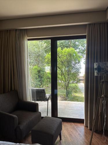 Dreamland Oasis 1st floor Apartment With a Garden by the Sea