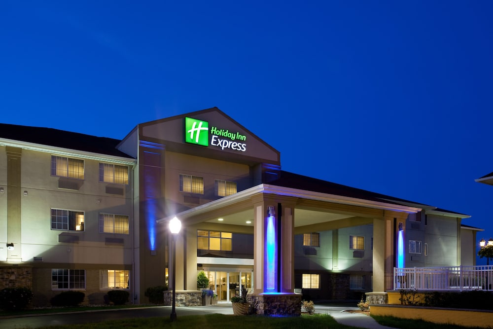 Holiday Inn Express & Suites St Joseph by IHG - photo 81