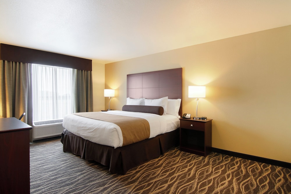 Cobblestone Inn & Suites at UW Stout Downtown Menomonie - photo 21