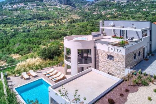 VILLA CVITA is a modern 5 bedroom villa with a Jacuzzi a Gym and Finnish Sauna a heated pool and amazing views — 4-Star Luxury Hotel in Klis, Croatia