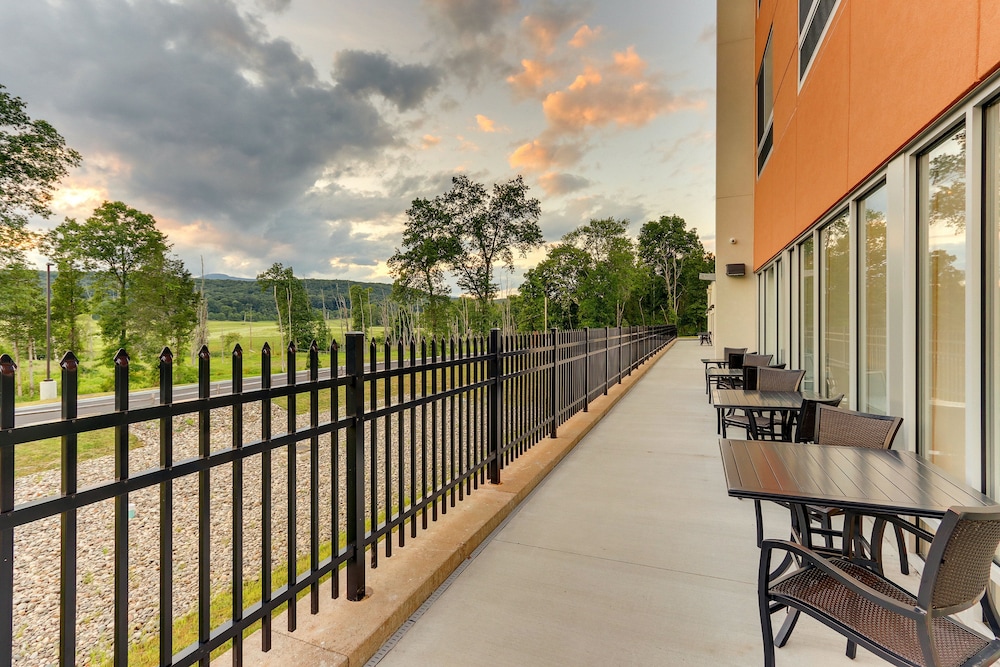 Holiday Inn Express & Suites Saugerties Hudson Valley by IHG - photo 58