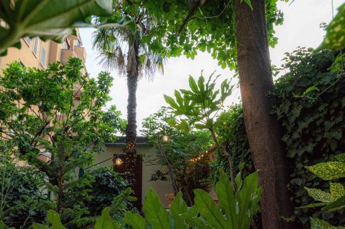 Secret garden in the heart of Isola — 4-Star Luxury Hotel in Milan, Italy