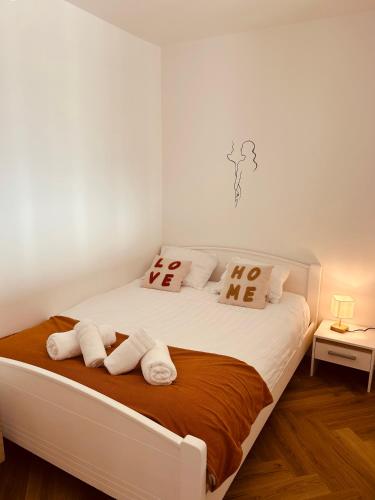 Agreable Studio Chantilly Avec Balcon Et Parking Securise in Pau, France