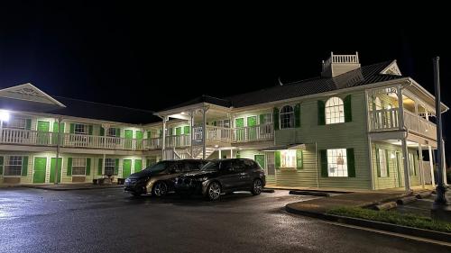 Key West Inn Chatsworth - photo 25