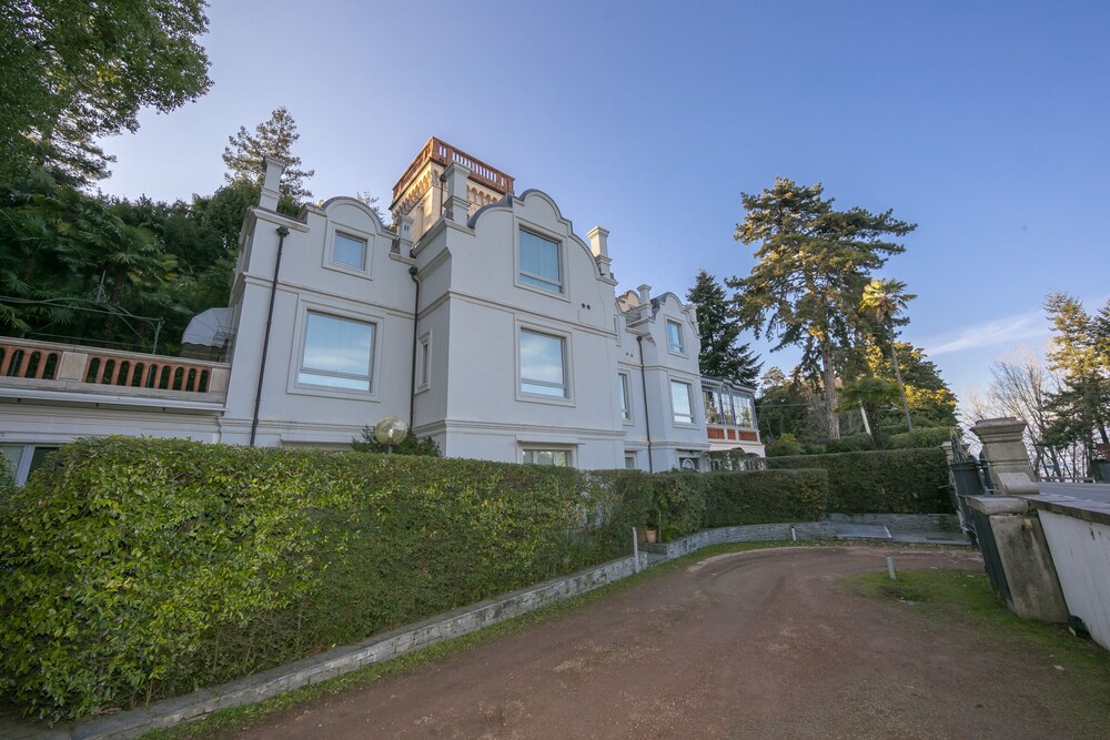 Apartment With one Bedroom in Belgirate With Wonderful Lake View and — 4-Star Luxury Hotel in Belgirate, Italy