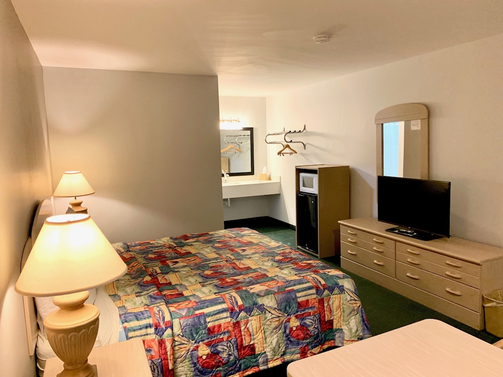 Key West Inn Childersburg - photo 10