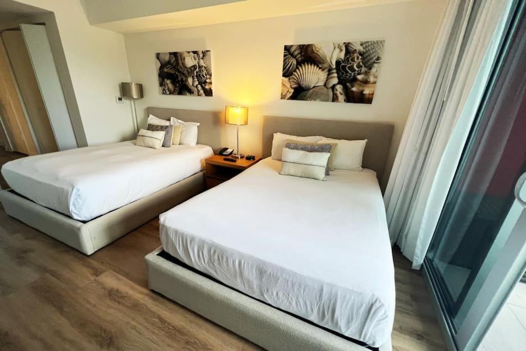 Cozy BeachWalk Nest 2 Full Beds Steps to Ocean — 4-Star Luxury Hotel in Hallandale Beach, United States