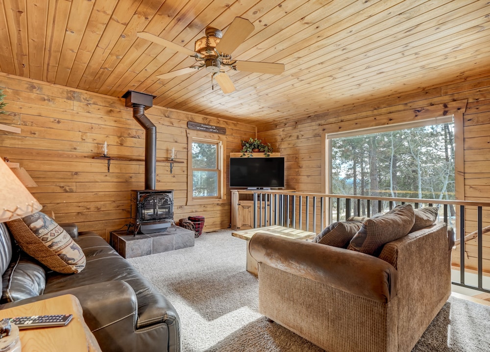 The Bear Den — hotel in Florissant