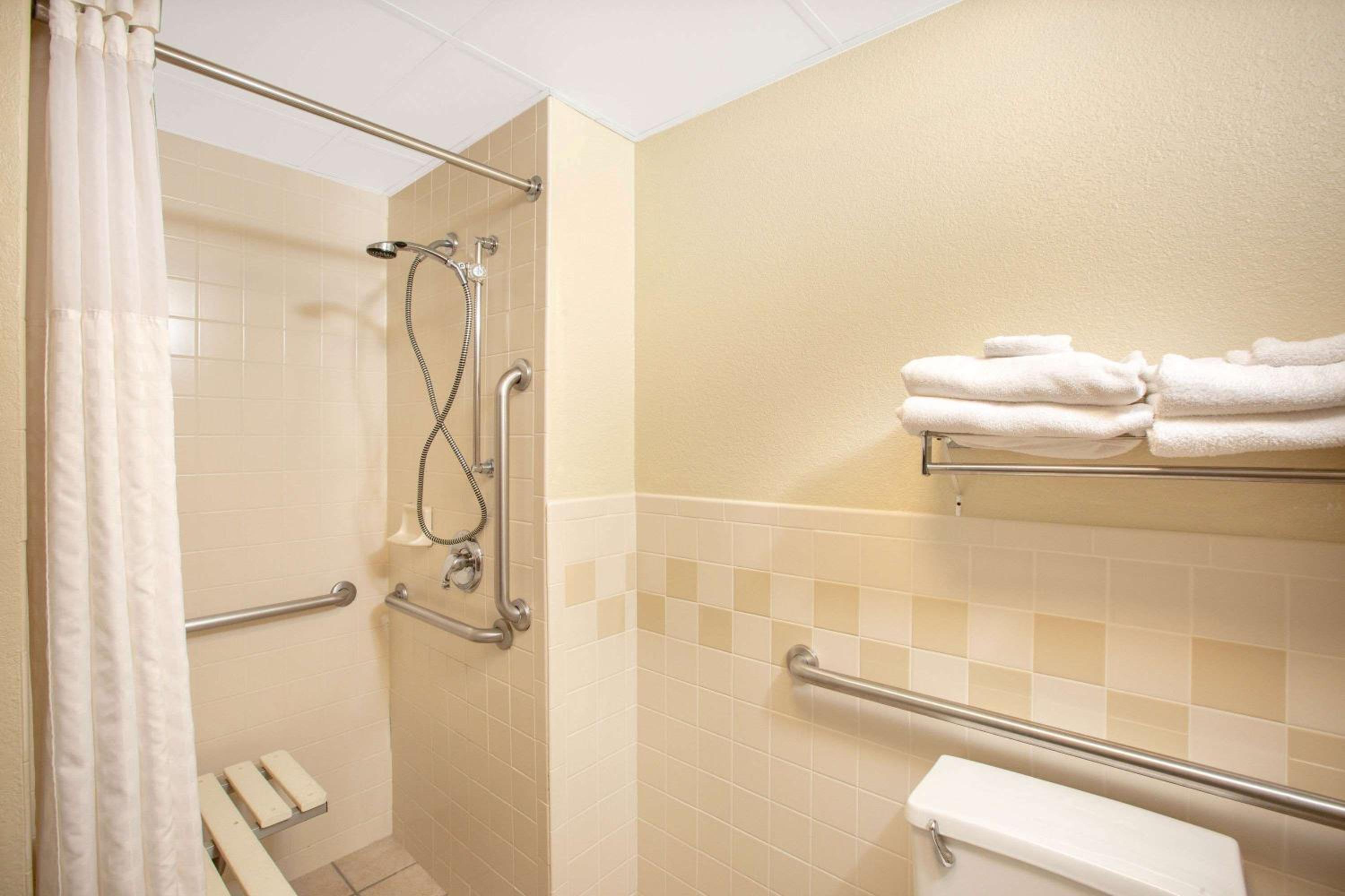 AmericInn by Wyndham Lincoln North - photo 27