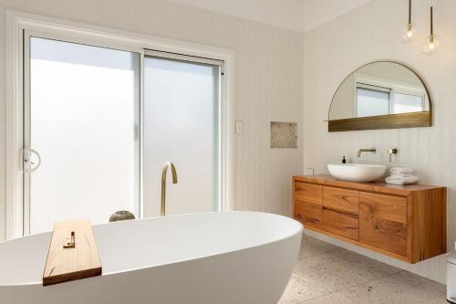 Sunnyside On Burns Central Farmers Market Beach in Byron Bay, Australia