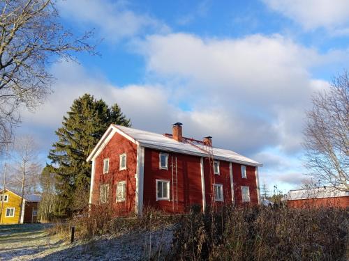 Huoneita Pyrrön pirtissä pet-friendly hotel Oulainen