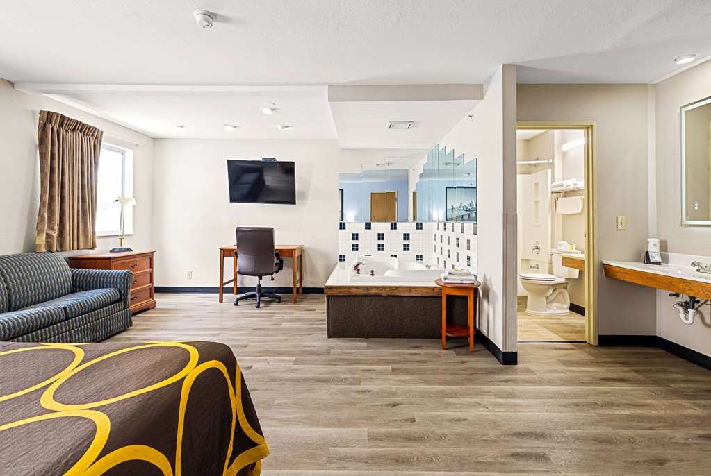 Super 8 by Wyndham Pittsburgh Monroeville - photo 47