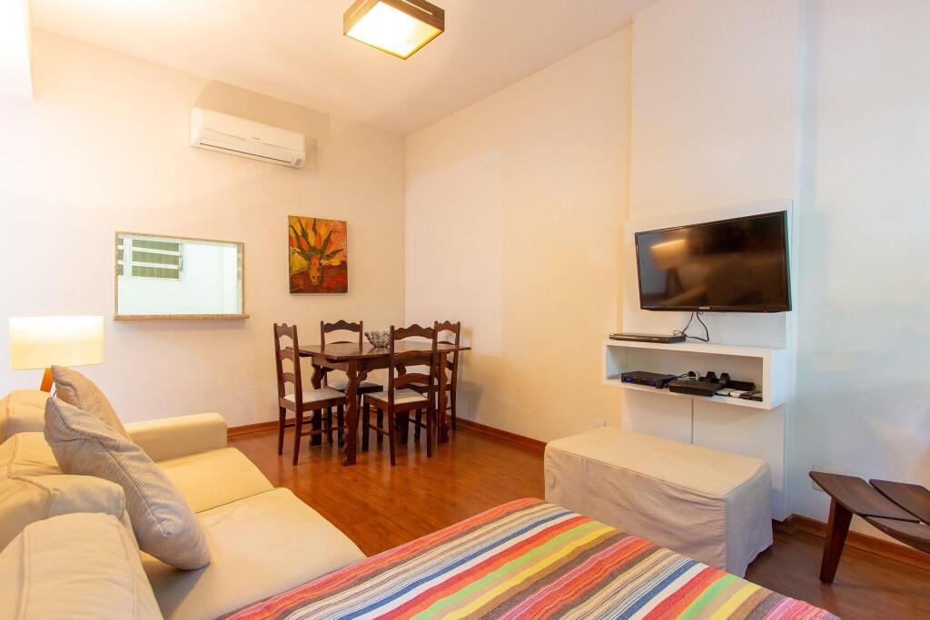 Ipanema: 2Qtos Confortável Ao Lado da Praia — 4-Star Luxury Hotel in Rio De Janeiro, Brasil