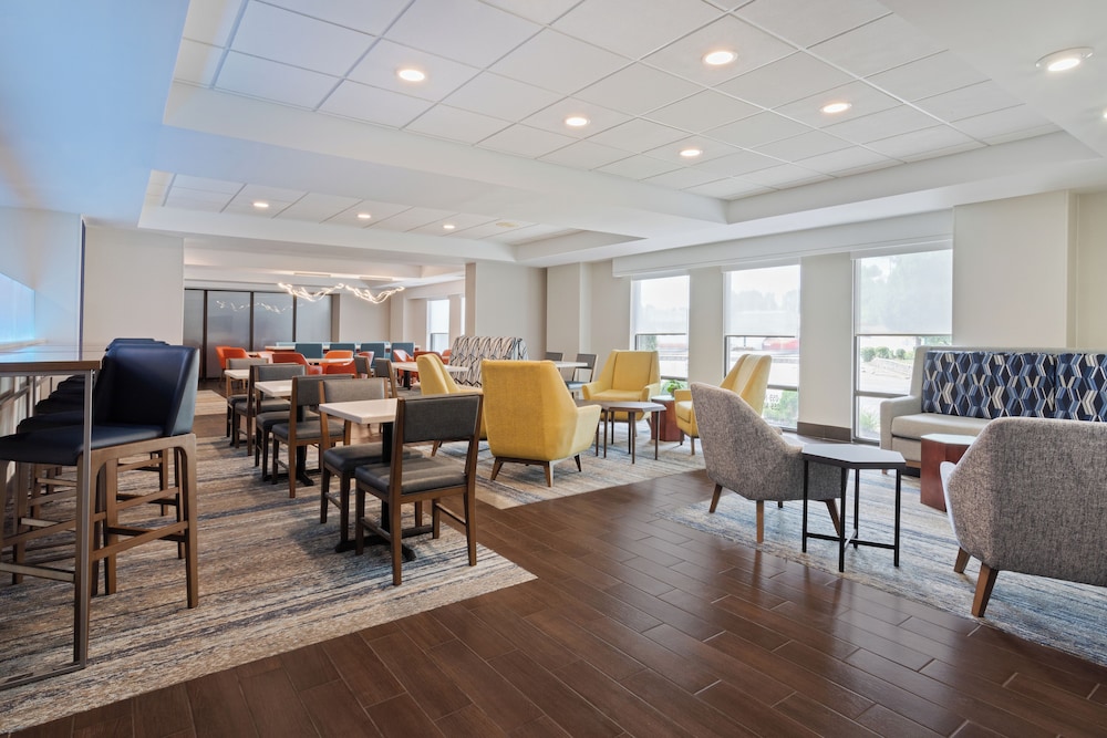 Holiday Inn Express & Suites Cincinnati Riverfront by IHG - photo 3