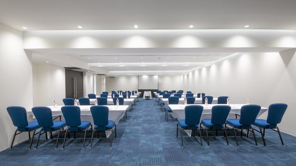 Holiday Inn Express Mexico Aeropuerto by IHG