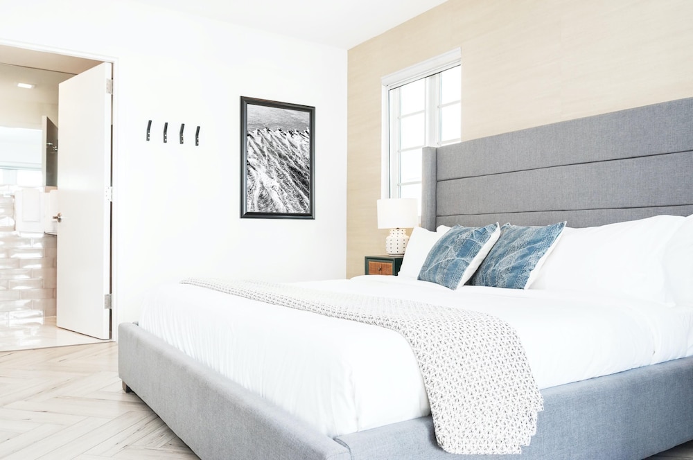 Luxuri Suites - photo 16