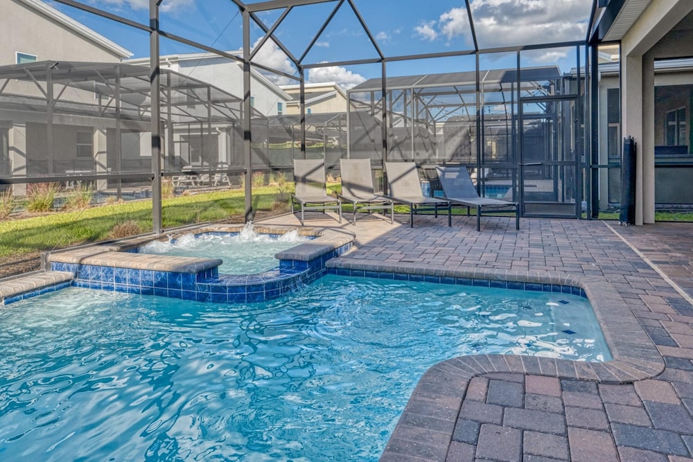 Family Paradise Space Themed Perfect Location - photo 15