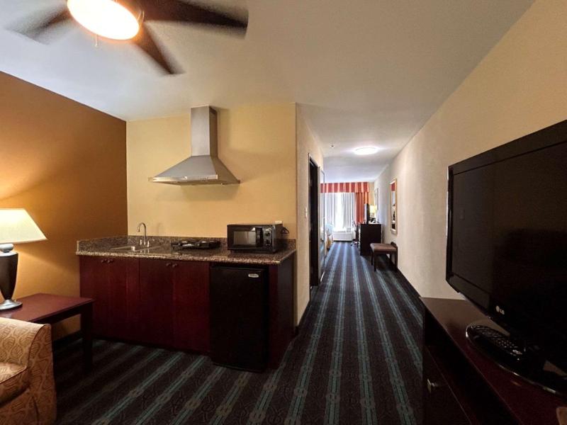 Holiday Inn Express Leesville - photo 28