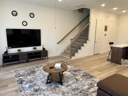 Modern 2 Bedroom All En Suite Near Downtown with EV Socket — 4-Star Luxury Hotel in Houston, United States