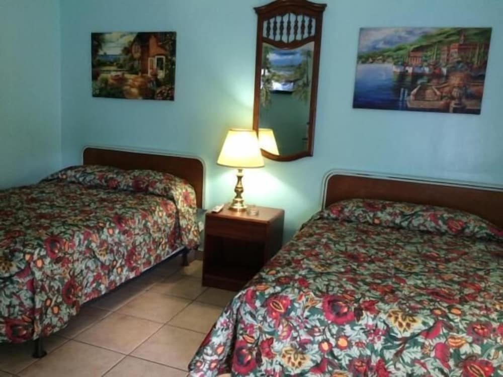 Skylark Motel - photo 8
