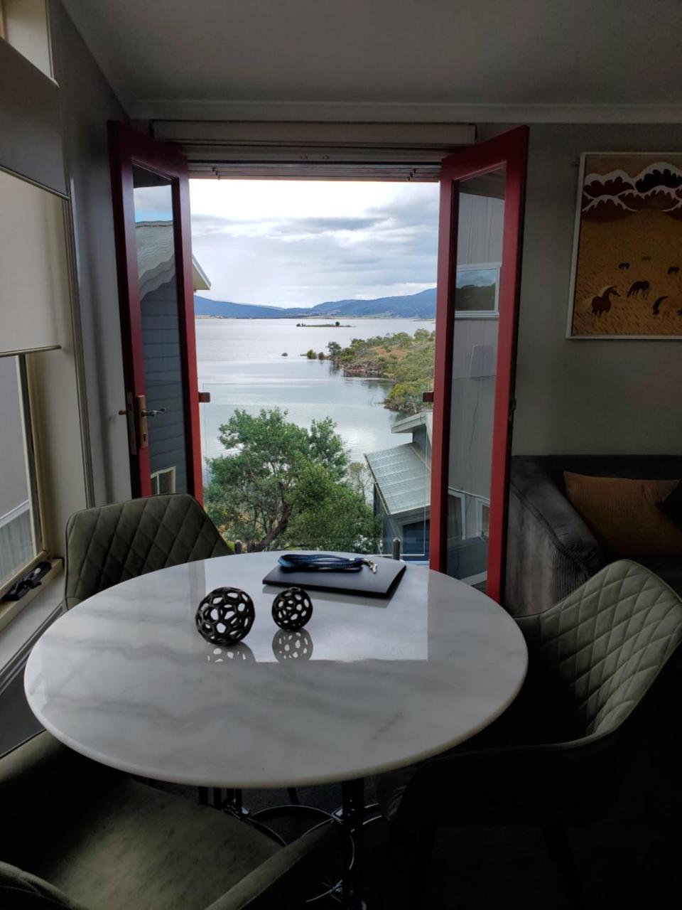 Lakeside Studio — 4-Star Luxury Hotel in Jindabyne, Australia