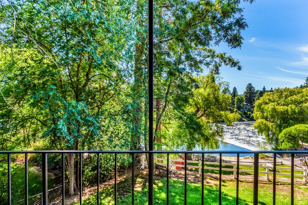 Bend Riverside Inn & Suites - photo 338