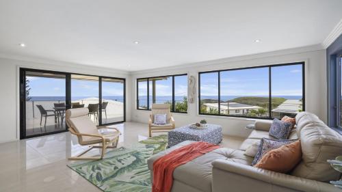 Lighthouse At Emerald Beach Ocean Views Walk To Beach — Emerald Beach