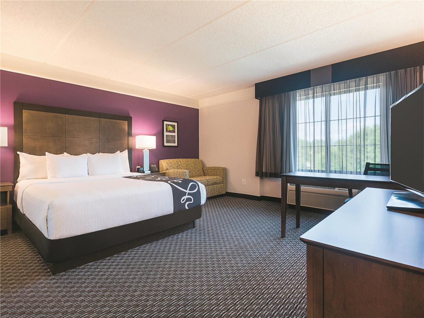 La Quinta Inn & Suites by Wyndham Atlanta Alpharetta - photo 20