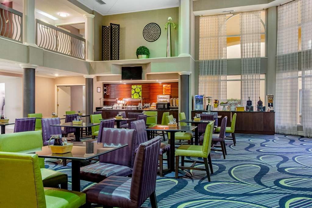 La Quinta Inn & Suites by Wyndham Raleigh Durham Intl AP - photo 10