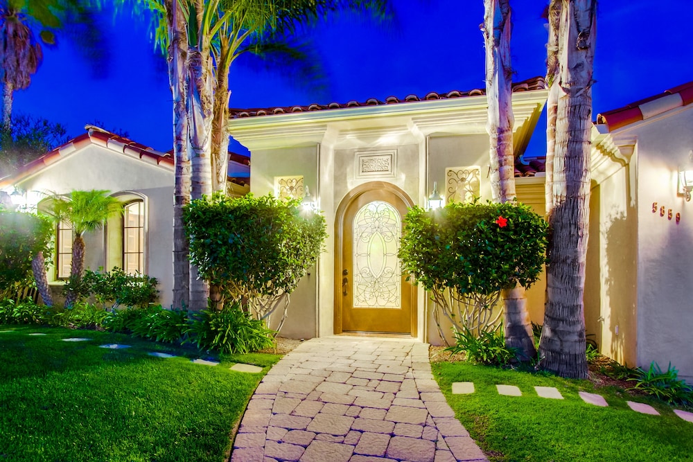 Tropical 5BR La Jolla Retreat by NamaStay - photo 18