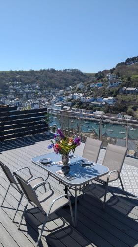 The Hillocks Looe Two Bedroom House with Fabulous Views of Looe Town and Harbour — 4-Star Luxury Hotel in Looe, United Kingdom