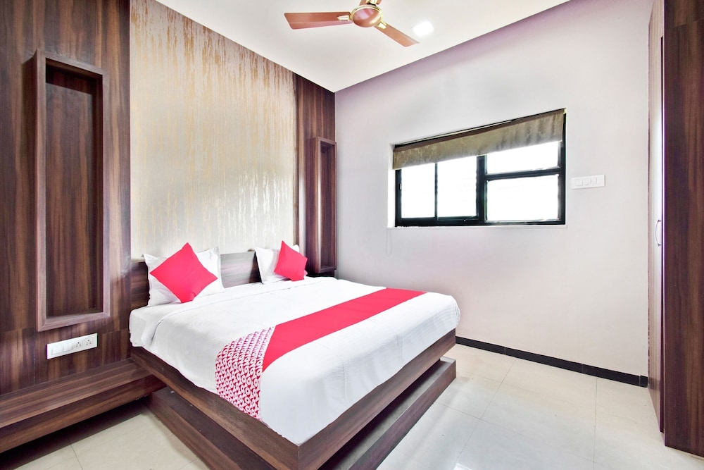 Oyo 39761 Mayura in Solapur, India