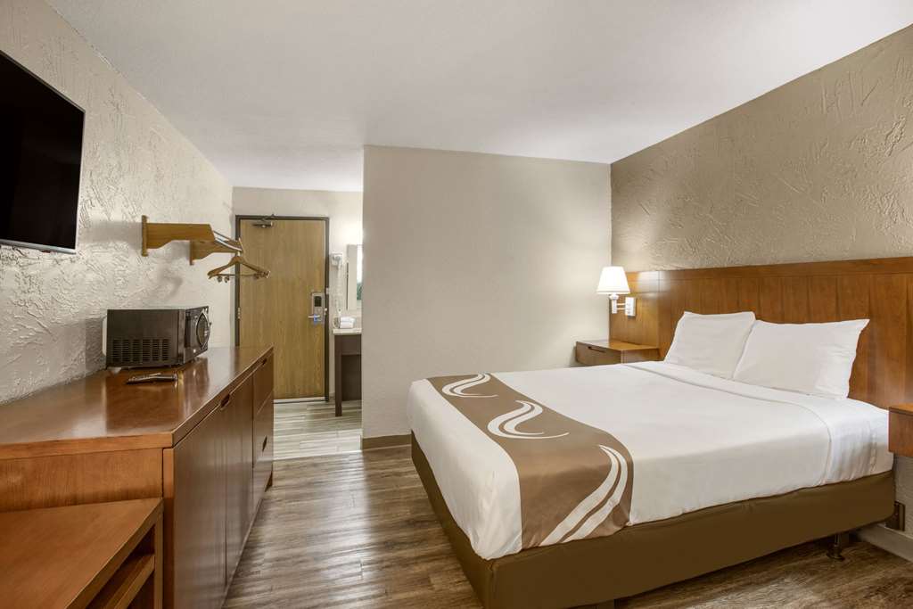 Rodeway Inn & Suites Grand Rapids Southeast - photo 13