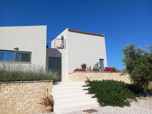 Beautiful 2 Bedroom Villa with Private Plunge Pool — 4-Star Luxury Hotel in Rethymno, Greece