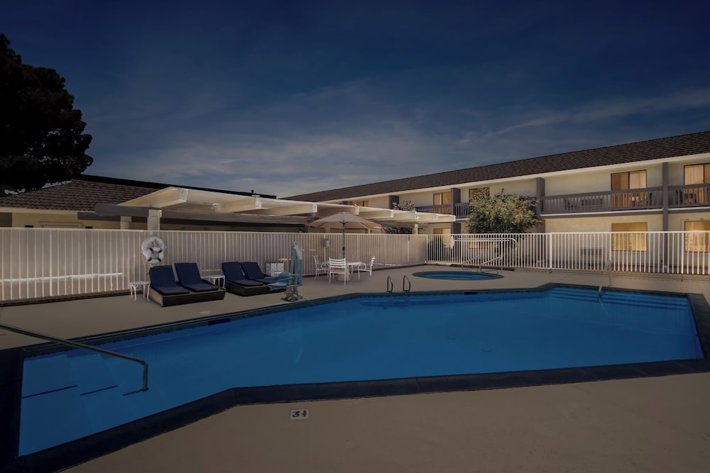 Red Roof Inn Ridgecrest - photo 33