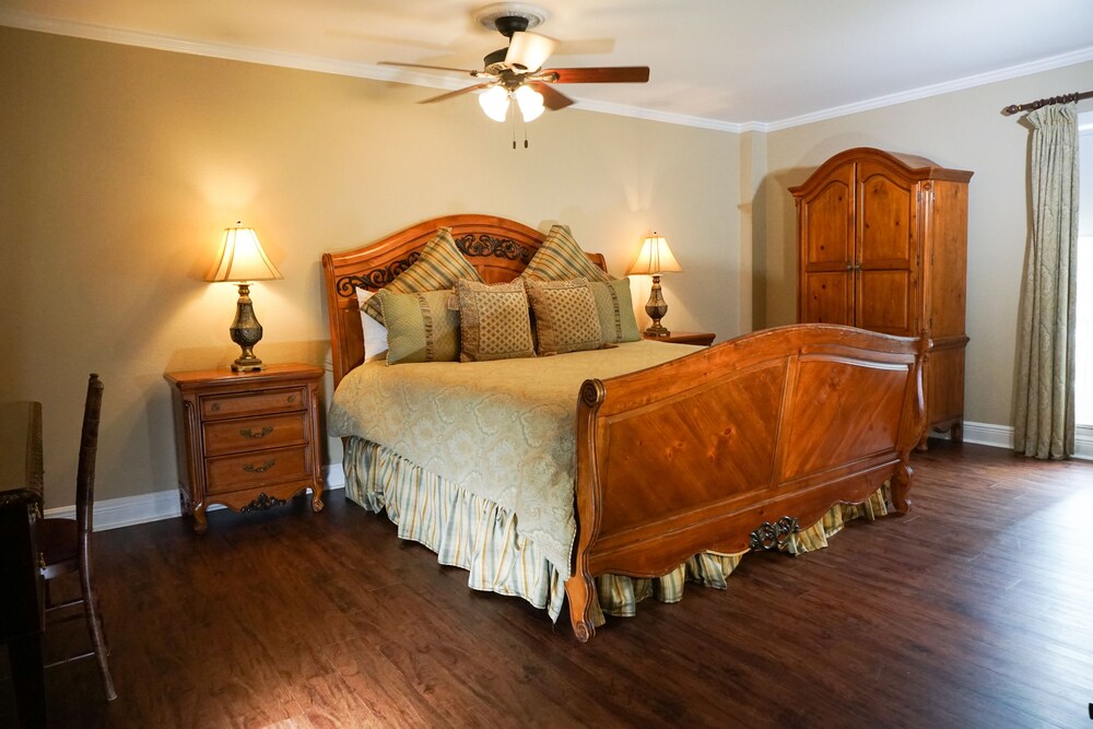 New World Inn Downtown Pensacola - photo 10