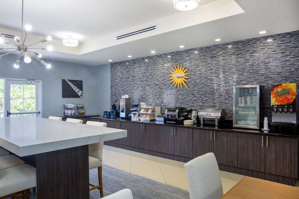 La Quinta Inn & Suites by Wyndham Sebring - photo 35