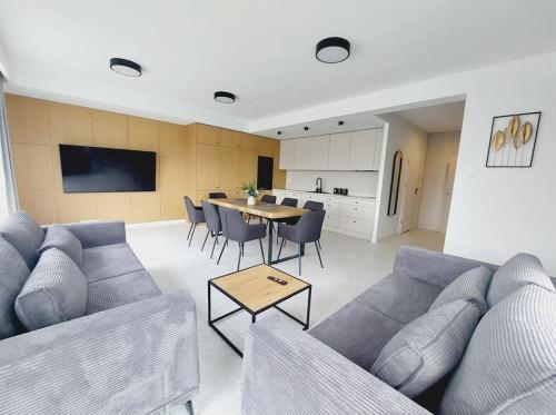 Przestronny apartament ogródek bezpłatne miejsca postojowe w garażu AWG APARTMENTS — 4-Star Luxury Hotel in Krakow, Poland
