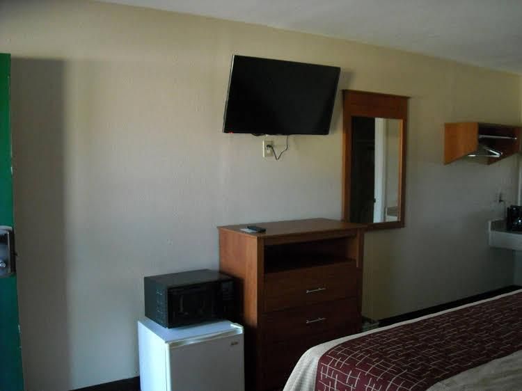 Bastrop Inn - photo 14