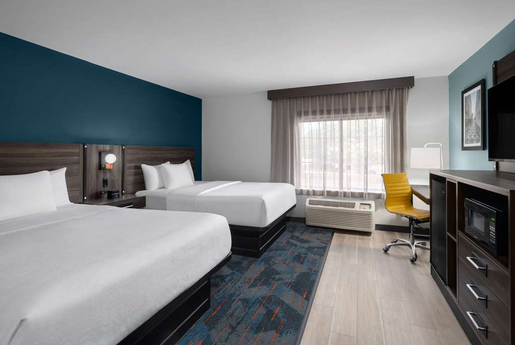 La Quinta Inn & Suites by Wyndham Greensboro NC - photo 16