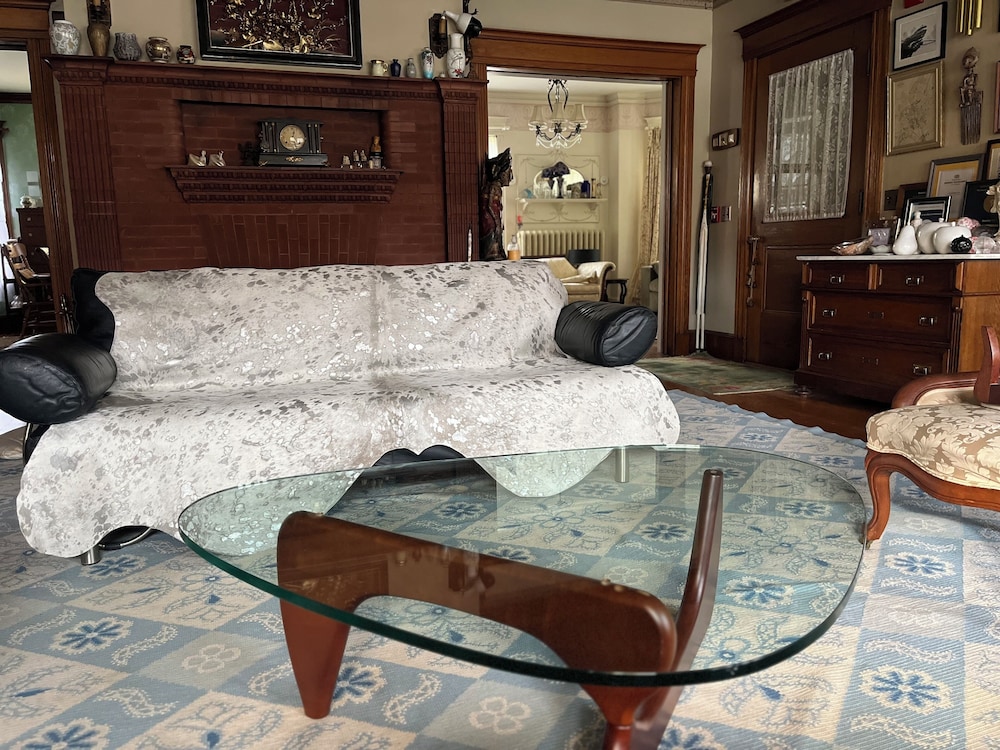 The Munroe Inn - featured photo