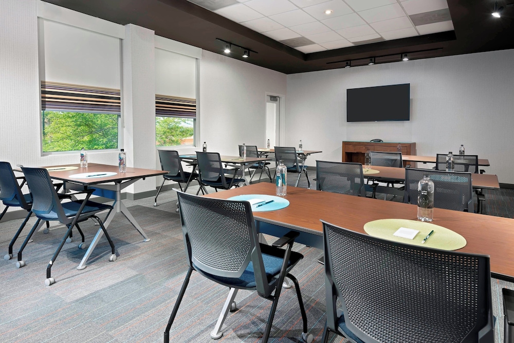 Aloft Jacksonville Airport - photo 34