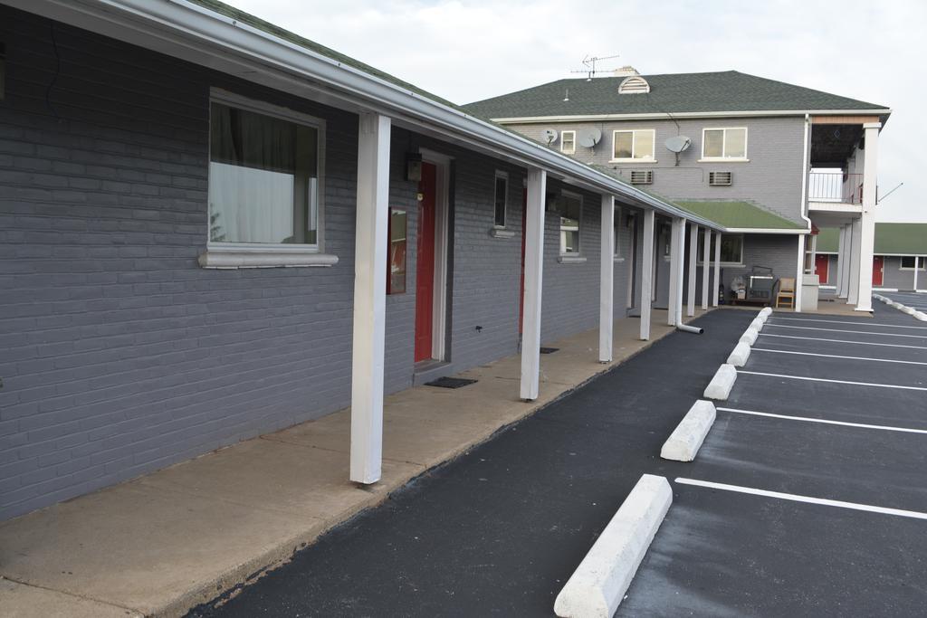 Red Carpet Inn and Suites New Cumberland - photo 6