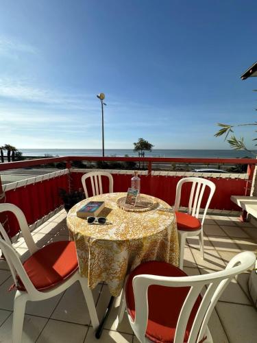 Spacious Family Nest Facing the Sea — 4-Star Luxury Hotel in La Baule-Escoublac, France